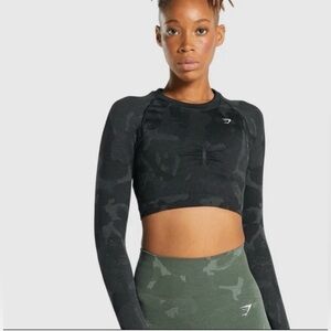 🦈Women’s Gymshark Adapt Camo Crop Long Sleeve Workout Top see measurements 🦈